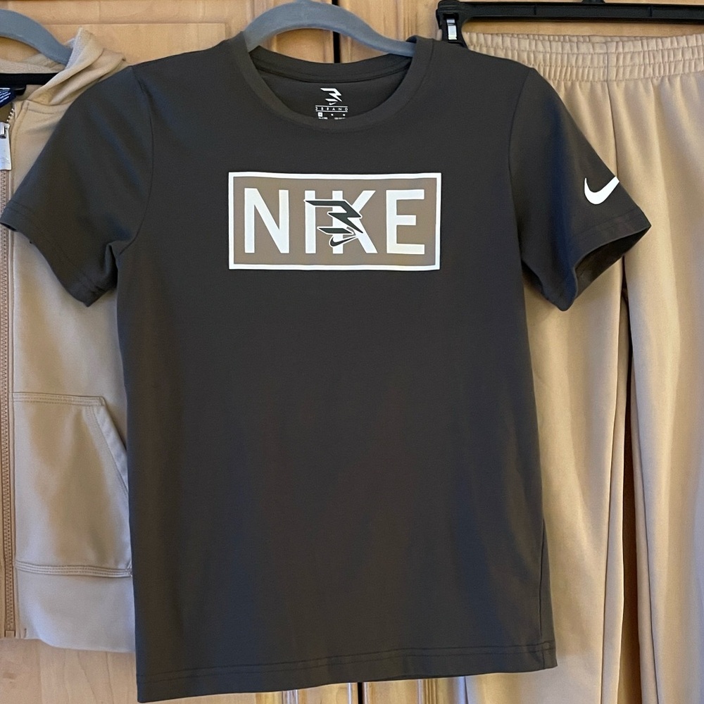 Nike Dark Green T-Shirt